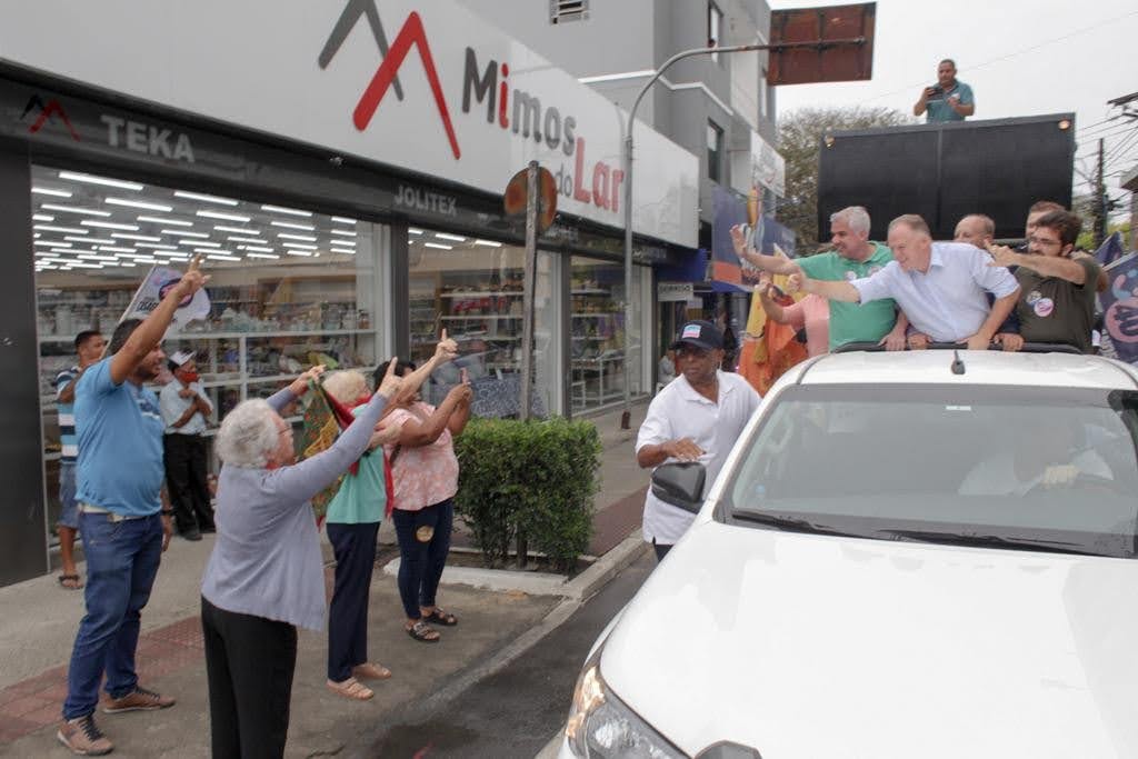 Recebido com carinho pela população de Linhares, Casagrande se coloca à disposição da Prefeitura para construir a primeira rodoviária da cidade