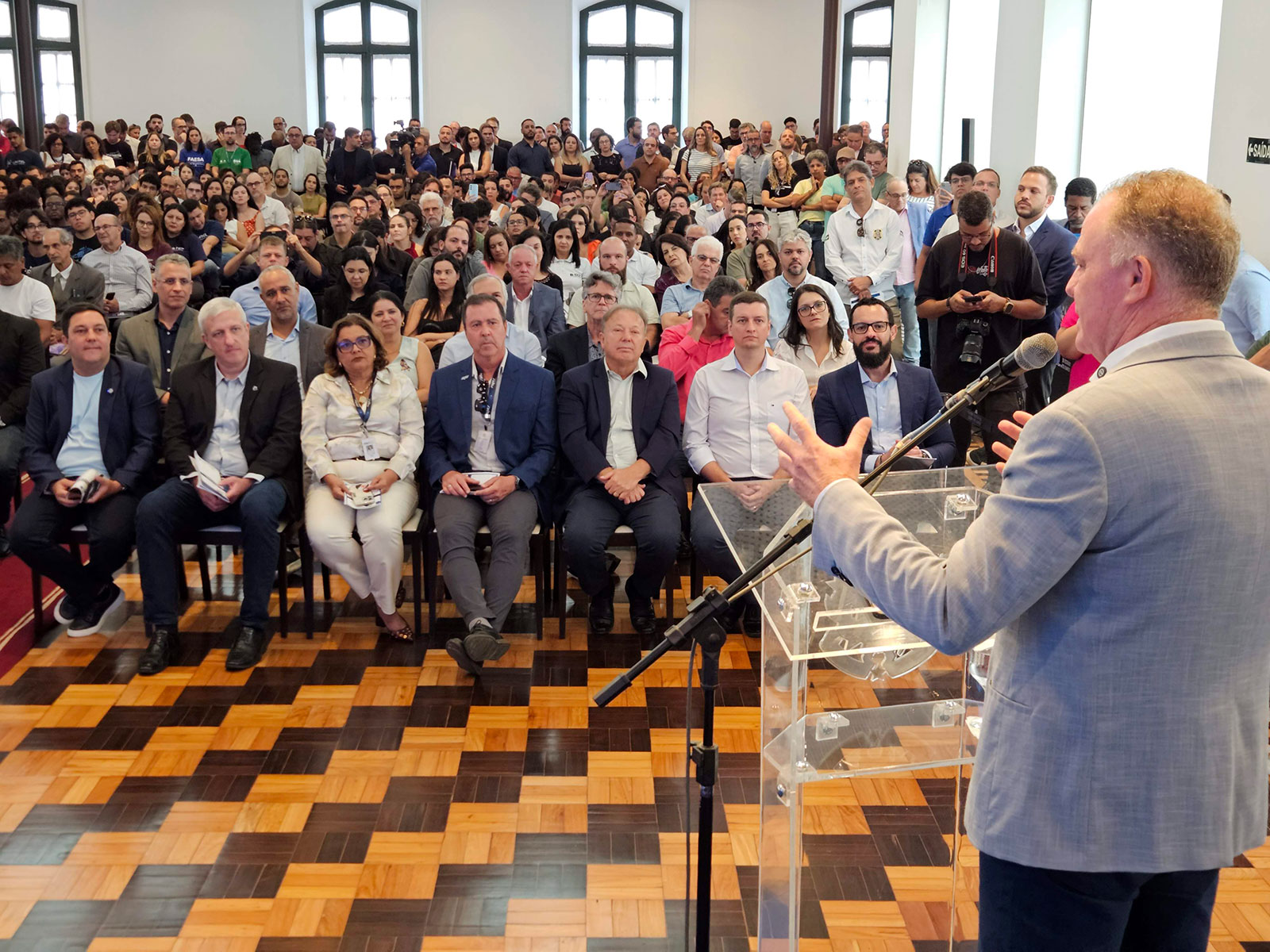 Casagrande anuncia investimento superior a R$ 200 milhões em CT&I no 1ª semestre de 2025 e diz que Espírito Santo serve de parâmetro para o Brasil