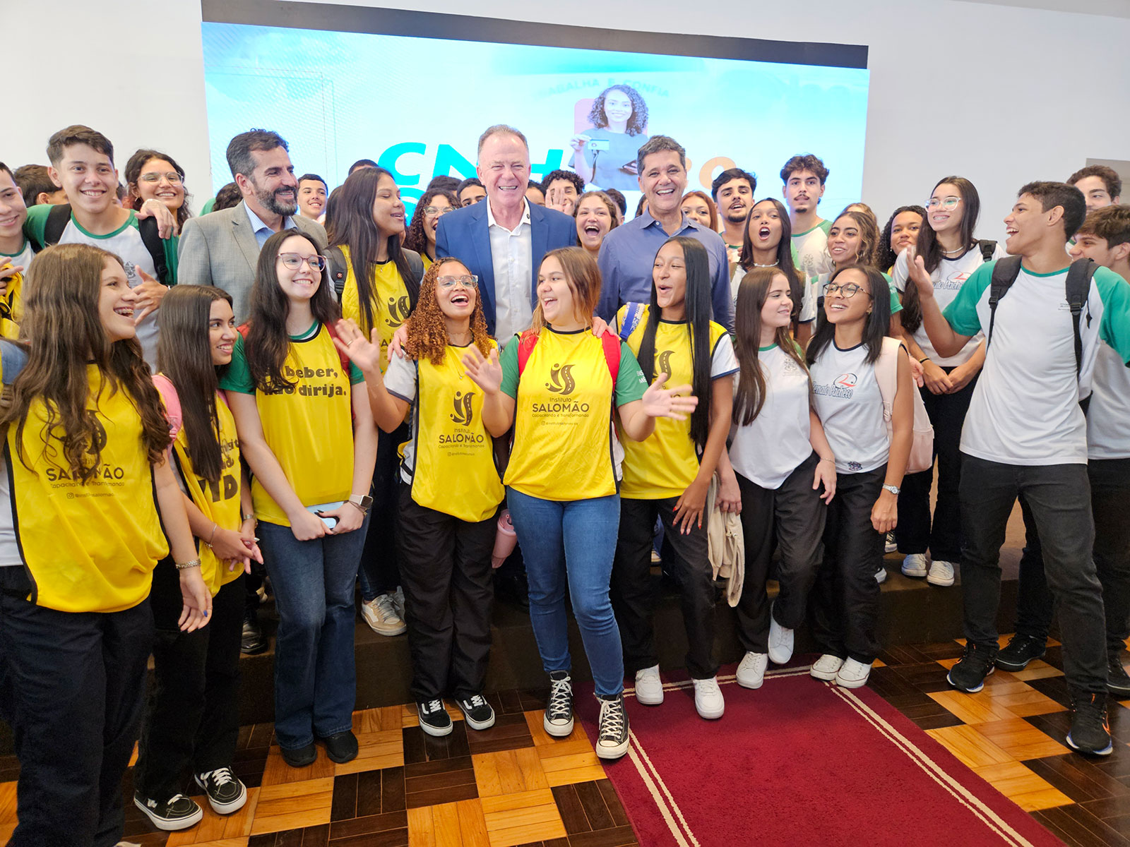 Governador fala em ‘emprego, melhoria da renda, dignidade e oportunidade’ no lançamento do CNH Social 2025