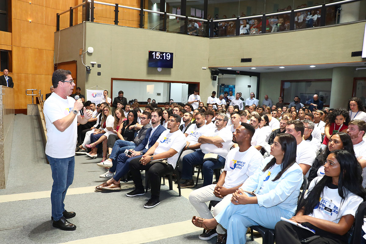 Escola de Formação Política para Jovens é destaque na ‘Veja’