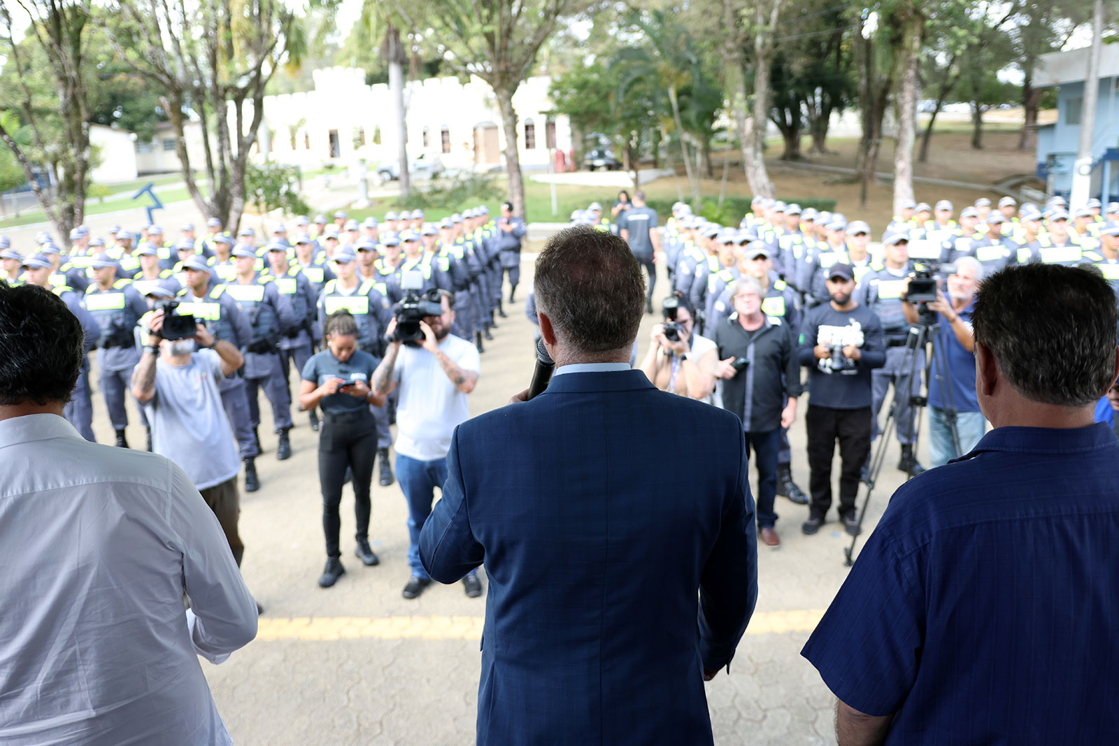 Governo autoriza novo concurso para contratar mil policiais militares e anuncia chegada de mais 650 alunos-soldados para novembro