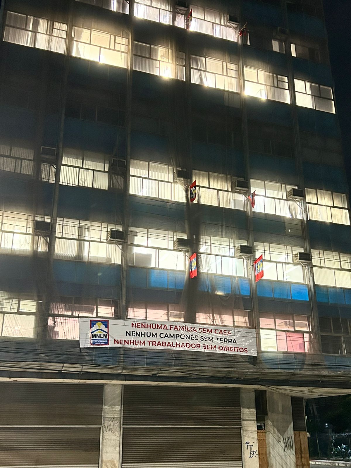 Movimento de luta por moradia invade prédio do Governo Federal em Vitória