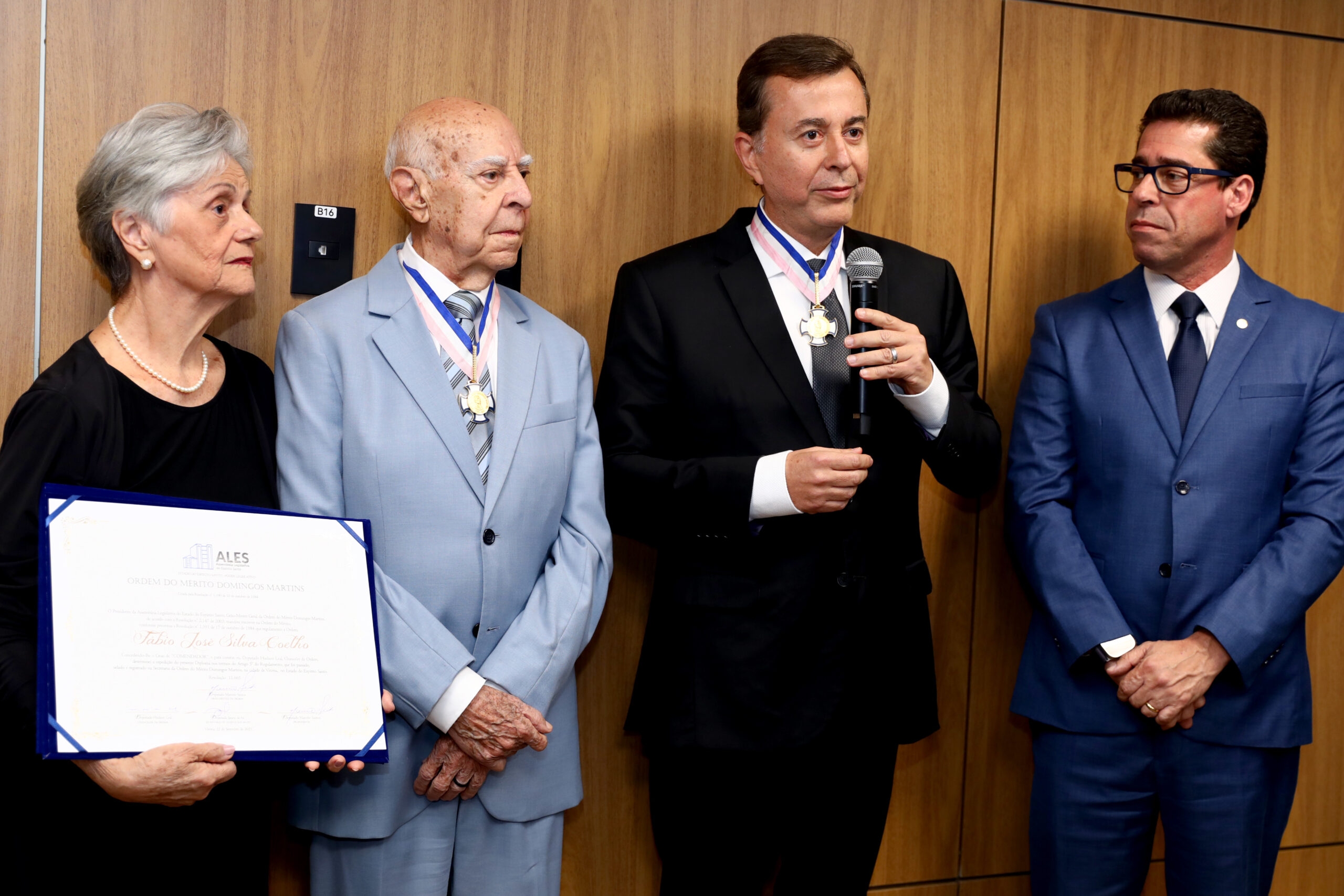 Assembleia Legislativa do Espírito Santo homenageia presidente do Google e anuncia programa de IA