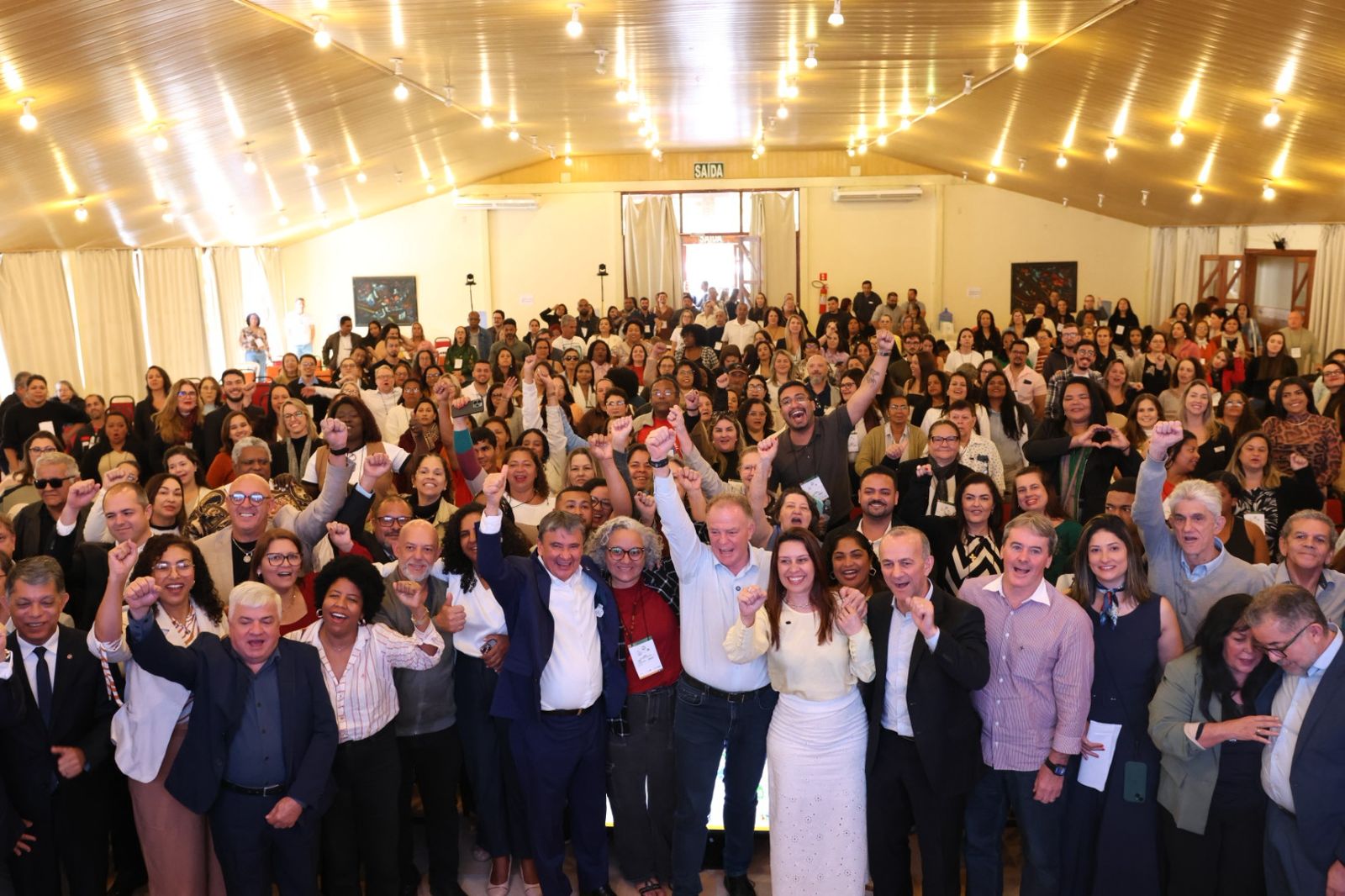 Ministro do PT diz que Casagrande é um dos maiores líderes do País e afirma que Lula quer ampliar apoio nos Estados para ‘construir uma base sólida’ no quarto governo