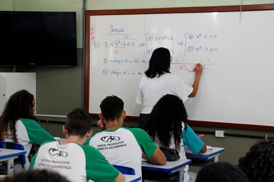 Professores e agentes de suporte educacional da Rede Estadual de Ensino vão ter reajuste salarial de 8%, anunciam Casagrande e Ricardo Ferraço