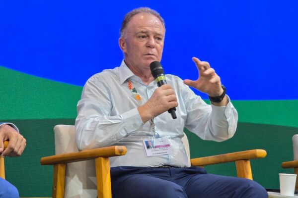 Casagrande anuncia abono de Natal para todos os servidores públicos do Estado