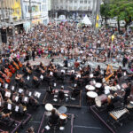 Multidão se emociona com a reabertura do Theatro Carlos Gomes