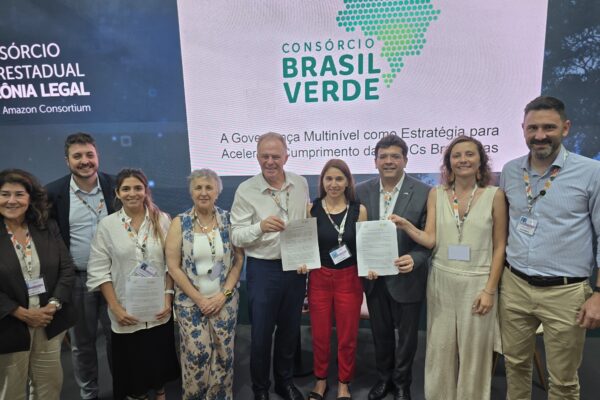 Governo entrega primeiro Selo Descarboniza-ES e formaliza acordo com Aliança Verde Argentina