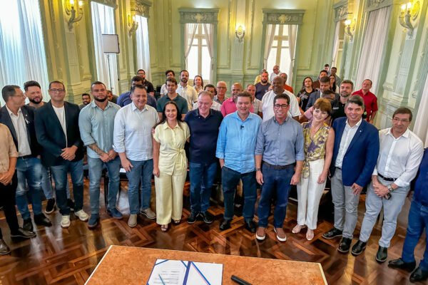 Casagrande e Euclério Sampaio assinam convênio para construção de mais dois viadutos em Cariacica