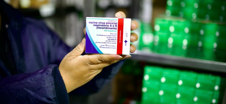 Estado recebe lote da vacina contra o vírus sincicial respiratório para proteger recém-nascidos