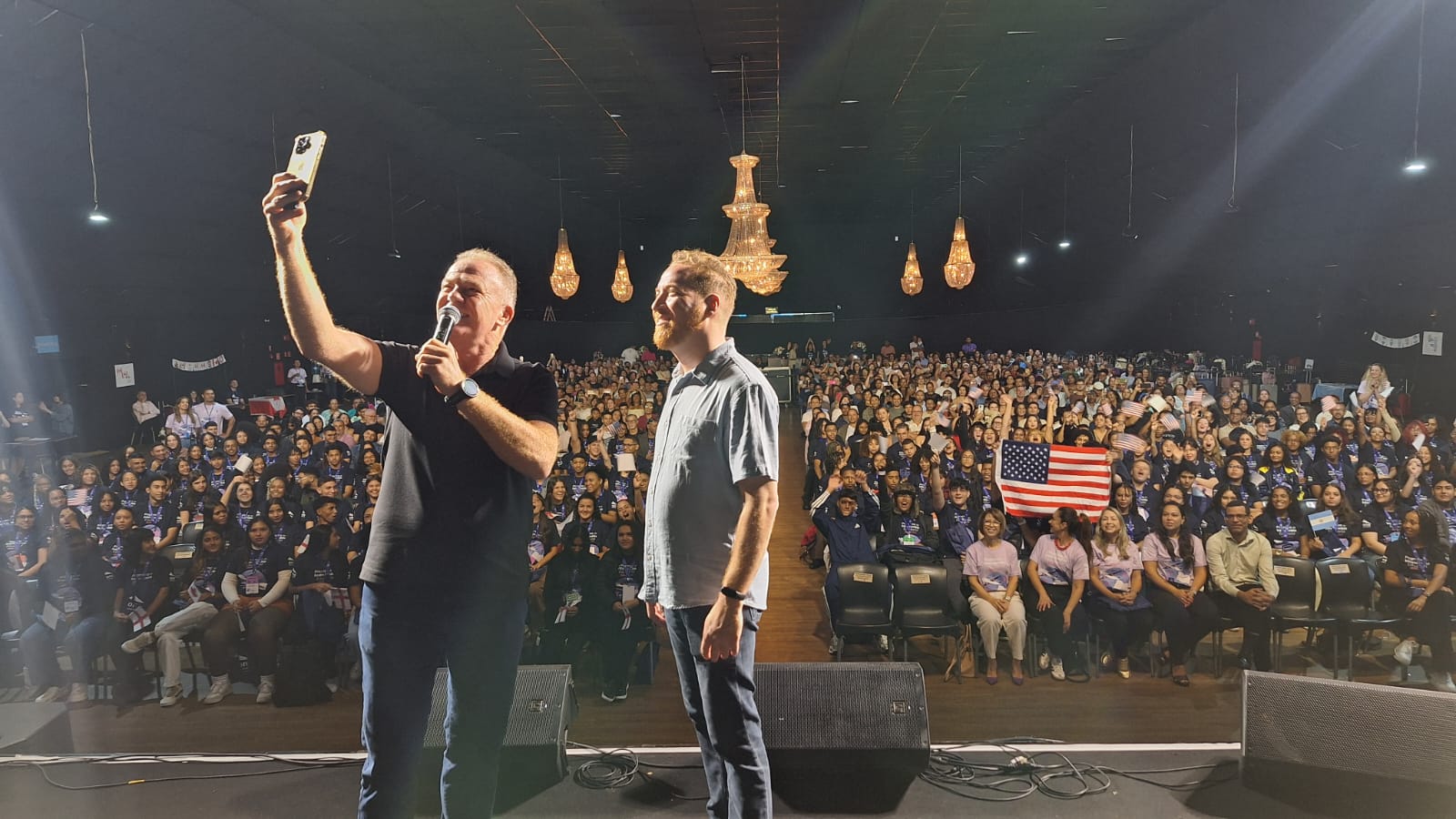 Antes da viagem dos sonhos, estudantes agradecem governador capixaba: ‘Big House, eu te amo’