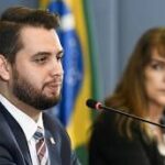 PF prende Filipe Martins, ex-assessor de Bolsonaro condenado na trama golpista