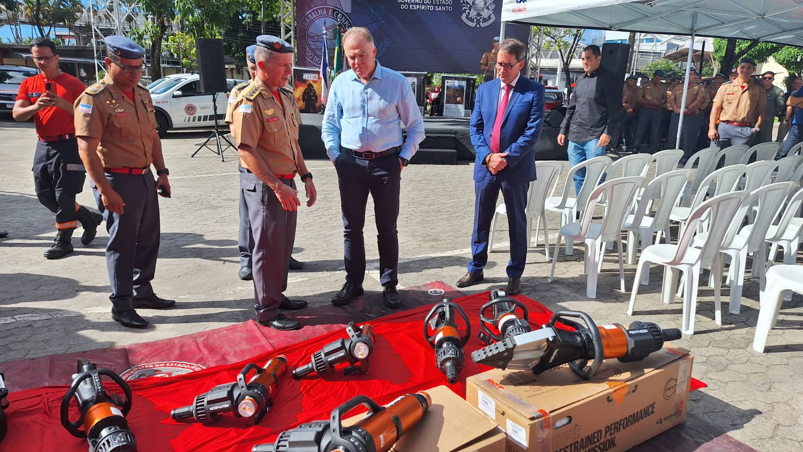 Servidores públicos do Estado vão ter reajuste salarial linear, anuncia Casagrande