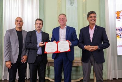 ‘DIA HISTÓRICO’, DEFINE CASAGRANDE: Montadora da China vai fabricar 200 mil carros no Espírito Santo e abrir 10 mil empregos