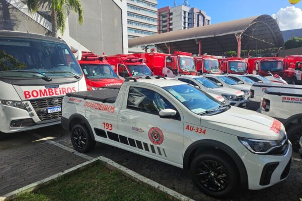 Governo entrega viaturas e equipamentos para Corpo de Bombeiros e Polícia Científica