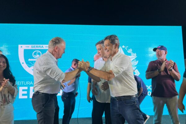 Renato Casagrande dispara em pesquisa para o Senado