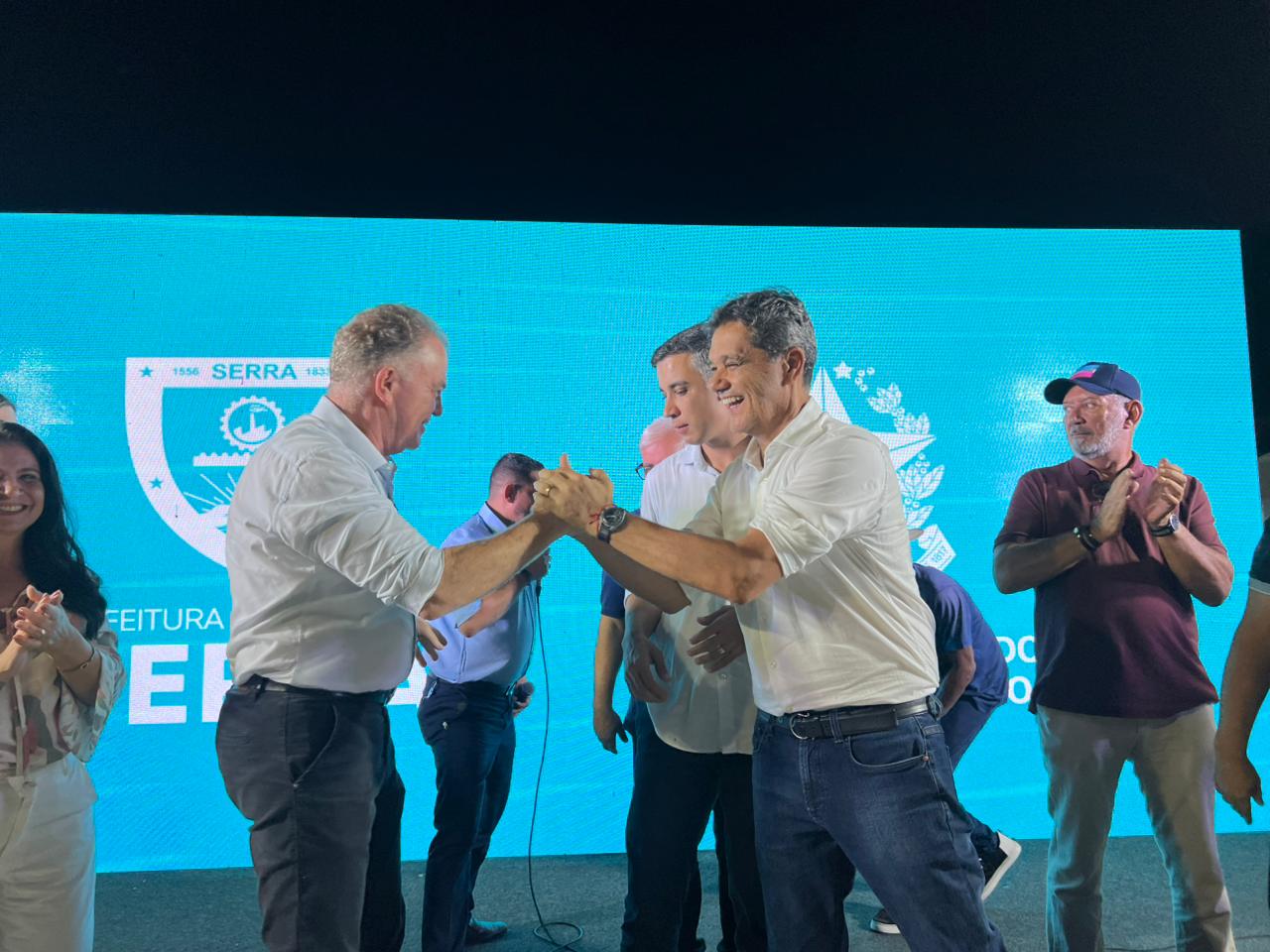 Renato Casagrande dispara em pesquisa para o Senado