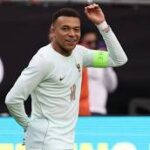 França dá uma lição de futebol ao Brasil