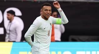 França dá uma lição de futebol ao Brasil