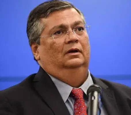 Flávio Dino acaba com aposentadoria compulsória como maior punição a magistrados