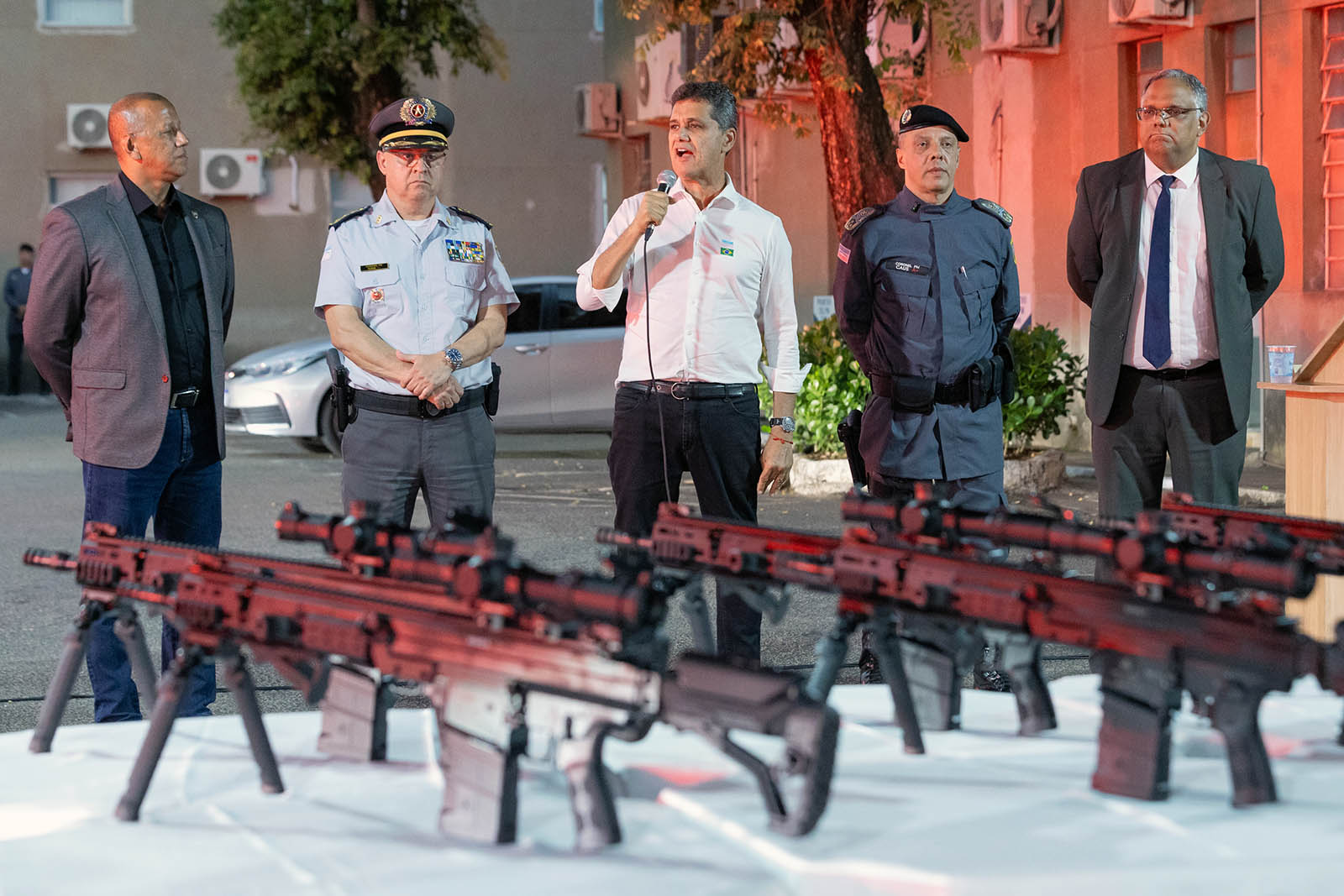Ricardo Ferraço entrega à Polícia Militar novos fuzis e viaturas para o combate à criminalidade