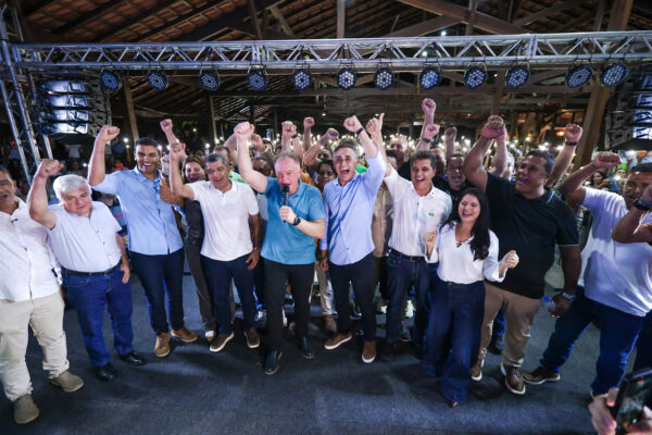 Megaencontro na Serra reforça parceria e gratidão a Casagrande e Ricardo e renova esperança no futuro do Espírito Santo