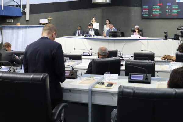 Chamados de ‘traidores’, vereadores já falam em CPI para investigar ‘milícias digitais’ na Prefeitura de Vitória