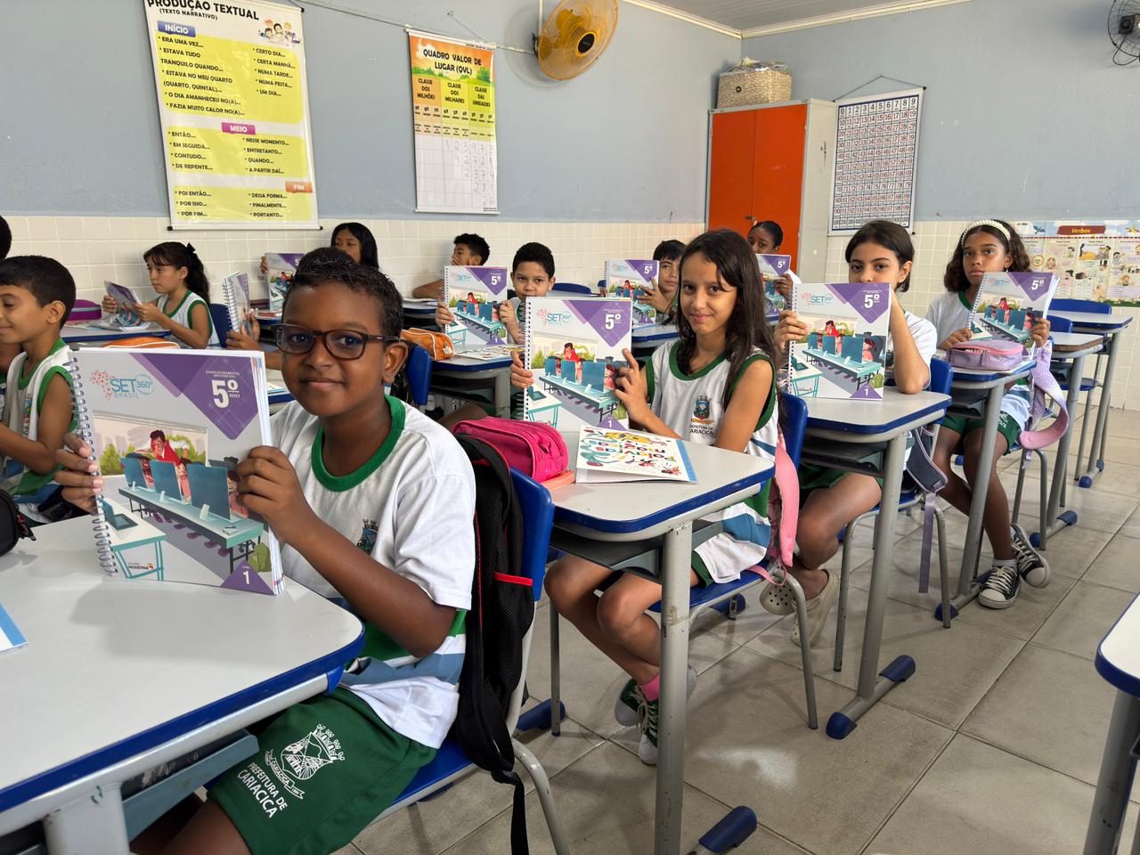 Alunos da rede municipal recebem material estruturado para fortalecer a aprendizagem em Cariacica