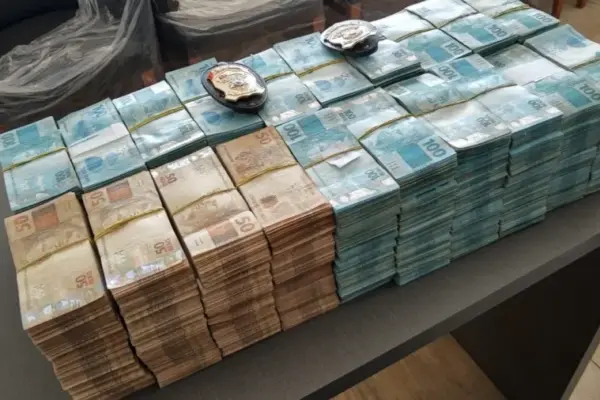 Para pagar dívida de campanha, prefeito capixaba pressiona Câmara de Vereadores assinar contrato com empresário