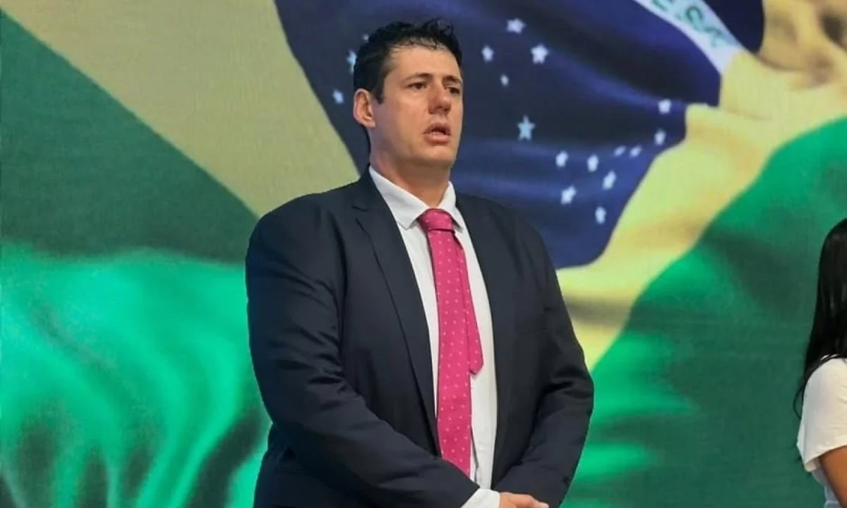 Prefeito mineiro acusado de ameaçar ex usava drone e servidores para vigiá-la