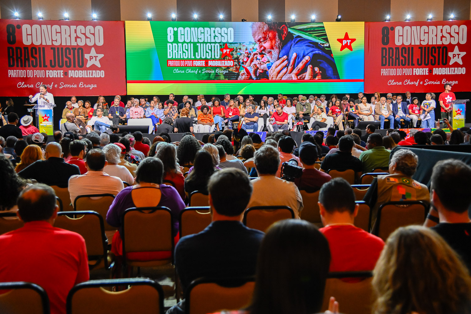 Para reeleger Lula, PT aprova manifesto com acenos ao centro e defesa de reformas do Judiciário e do sistema político