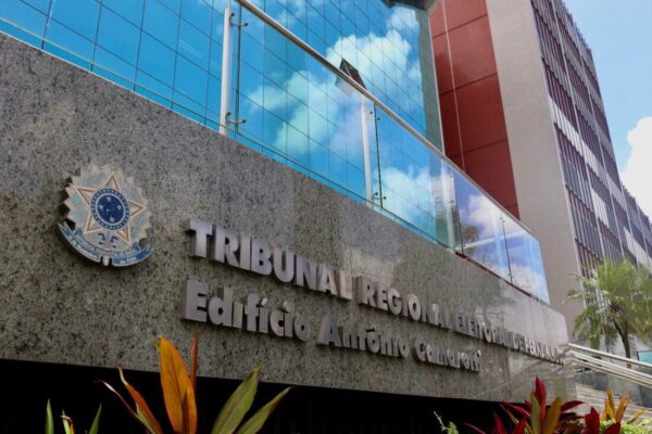 Instituto acusado de manipular resultados para beneficiar Pazolini já teve pesquisas suspensas pela Justiça em três Estados em menos de um mês