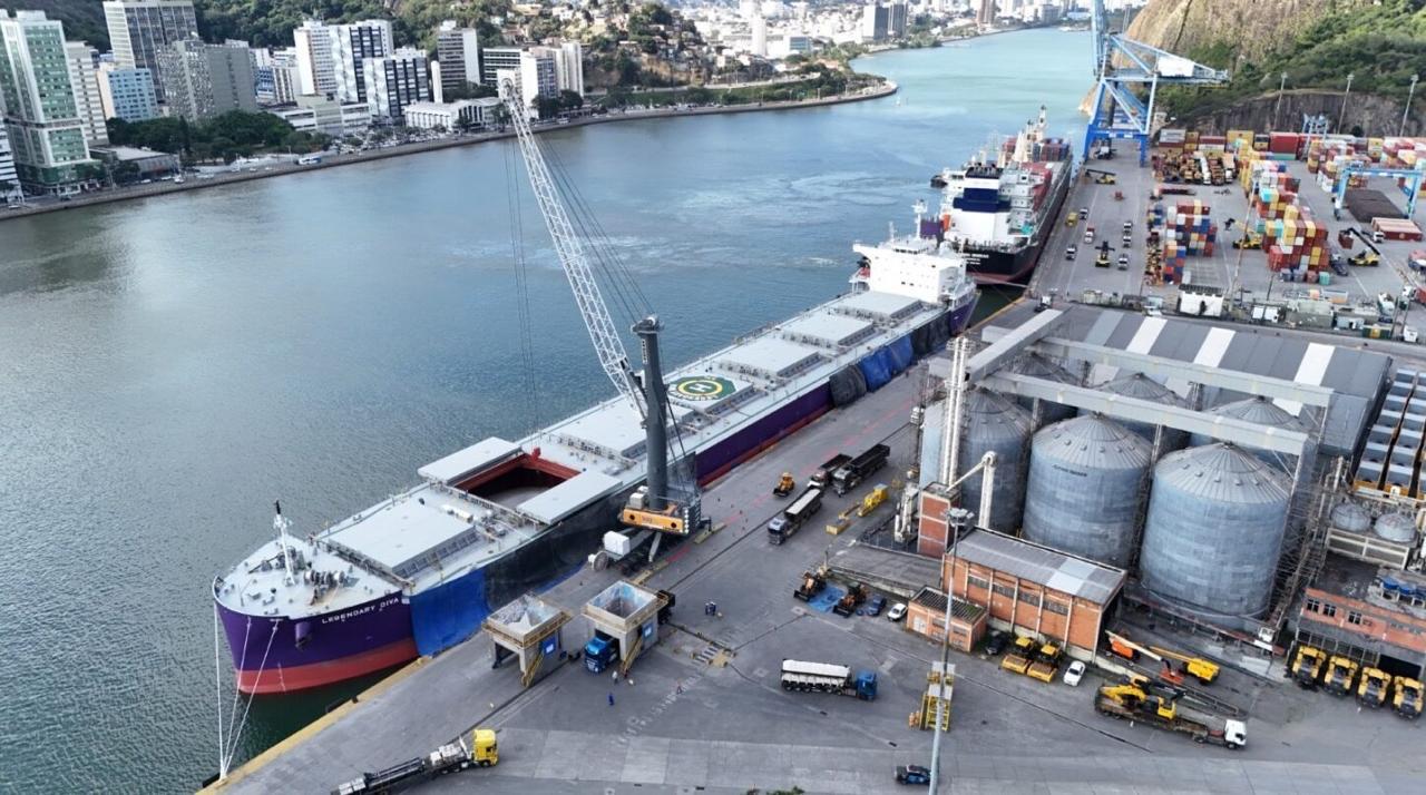 Vports movimenta 1,8 milhão de toneladas no trimestre no Espírito Santo