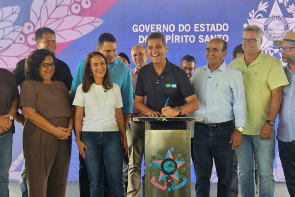 Ricardo Ferraço inaugura pavimentação de rodovia e anuncia Contorno Rodoviário Sul de Aracruz