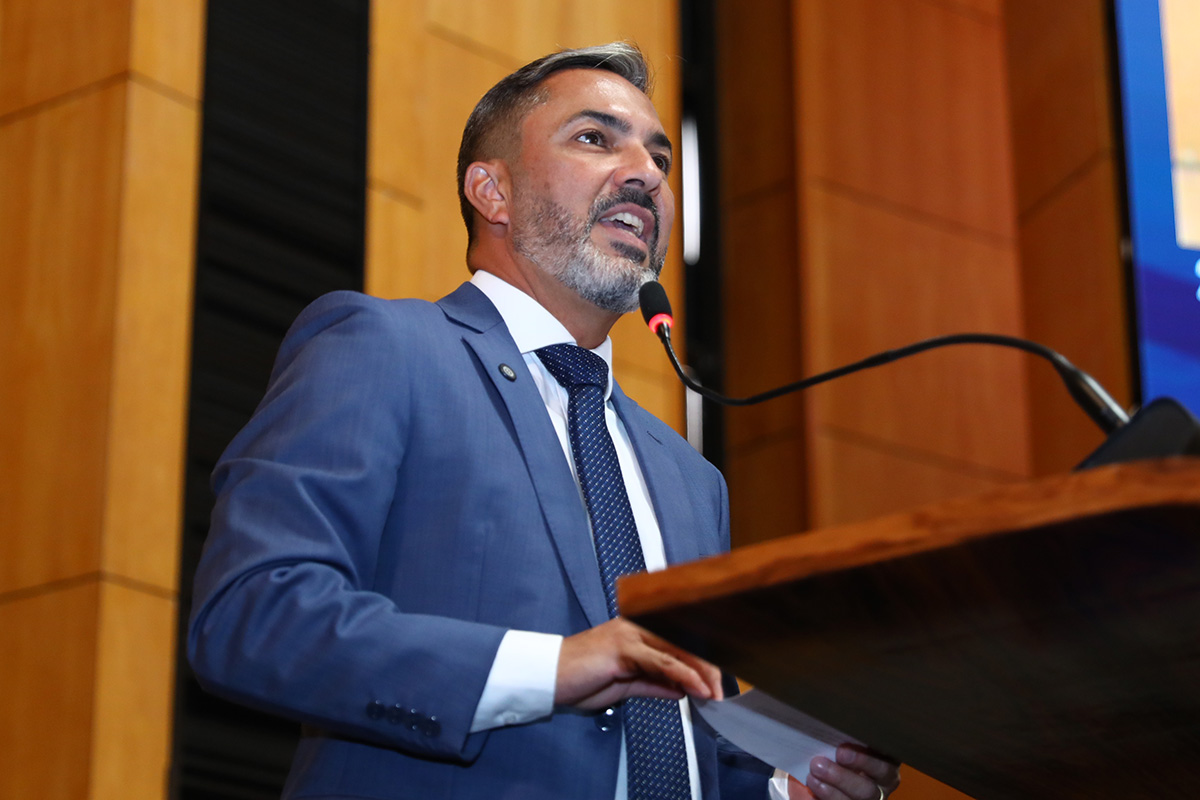 Tyago Hoffmann retorna à Assembleia Legislativa após 15 meses à frente da Saúde do Espírito Santo