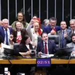 Câmara aprova PEC que acaba com escala de trabalho 6X1