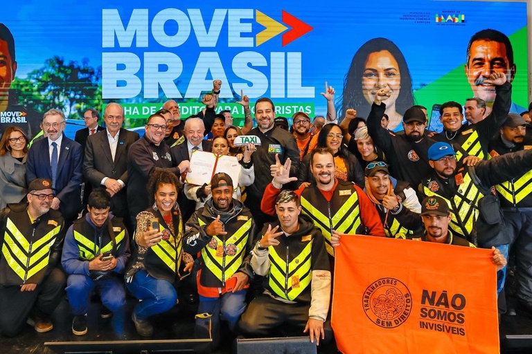 Lula lança crédito para motoristas de aplicativo e taxistas comprarem carro novo com juros mais baixos