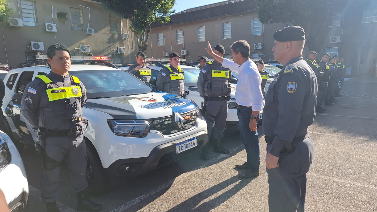 ‘Vocês são insubstituíveis na proteção às famílias capixabas’, afirma governador ao entregar 115 novas viaturas à PM
