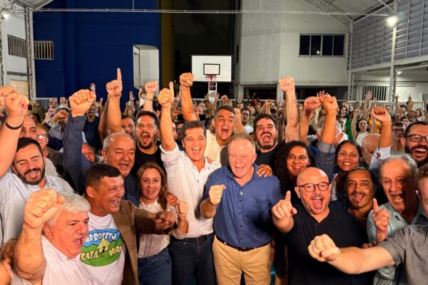‘Nós fazemos política respeitando as pessoas e as famílias; e com muito diálogo’, afirma governador no ‘Vamos Nessa, Vitória’