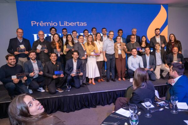Leonardo Monjardim é homenageado pela direção nacional do Novo entre vereadores de destaque do Brasil
