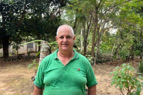 Agricultor de Xuri cultiva mais de 150 espécies de fruta, legumes e verduras