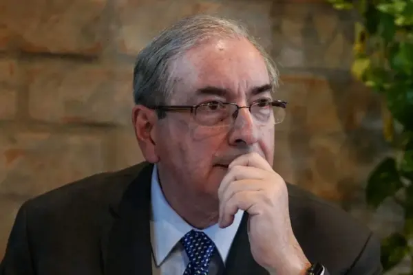 Eduardo Cunha operou emendas do orçamento sem mandato, diz Polícia Federal