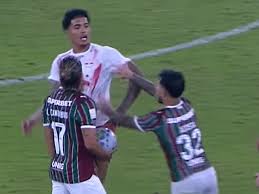 Jogador do Fluminense vira alvo de investigação da CBF por possível manipulação em cartão amarelo