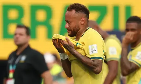 Jogador ‘cai-cai’ se aposenta da Seleção: Vai com Deus, Neymar!