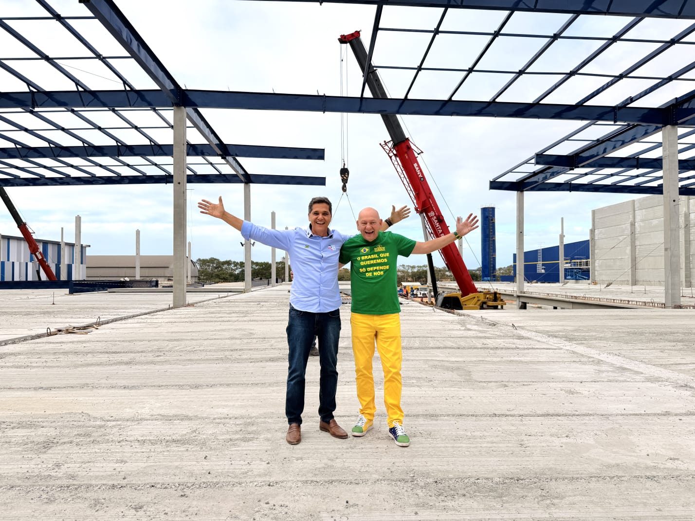 Ao lado de Ricardo Ferraço, dono da Havan visita obras da unidade em Vila Velha e anuncia que fará mais investimentos no Espírito Santo