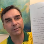 STF suspende visitas de Flávio Bolsonaro ao pai e manda apurar possível propaganda eleitoral antecipada