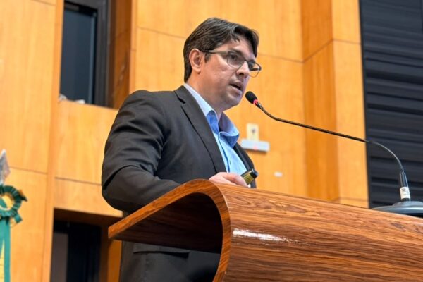 Espírito Santo mantém equilíbrio fiscal com crescimento da receita, recorde de investimentos e endividamento negativo em 2026