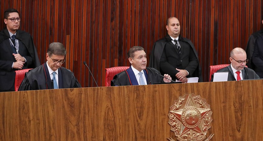 Nunes Marques rebate acusação falsa feita por Flávio Bolsonaro e defende “robustez” do sistema de votação em meio a pressão para reação do TSE a ataques às urnas