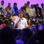 Aclamado por multidão, Ricardo Ferraço prega neutralidade nacional, foco no Espírito Santo e destaca ‘Pacto com o Futuro’